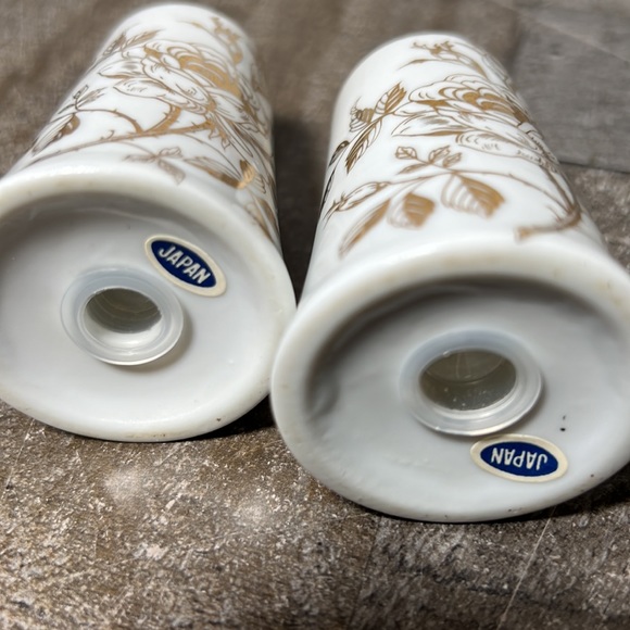 Vintage White Porcelain with 22K Gold Floral Design and Writing Made Japan - Picture 4 of 4